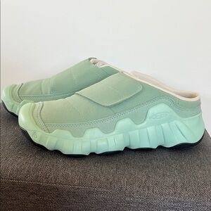 Keen- Hypowser Wrap NIB 
Mint green